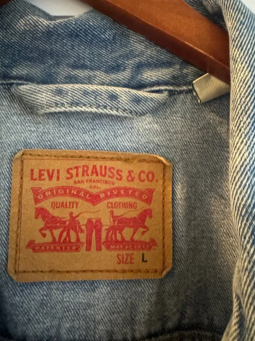 Men's Levi's Premium Trucker Jacket - Picture 2 of 3